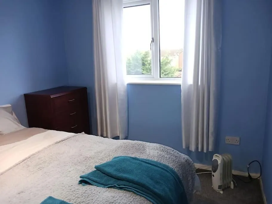 Apartment One Bed Flat, Bathroom, Living Room, Kitchen , Private Parking, 10 Mins To M5 Gloucester