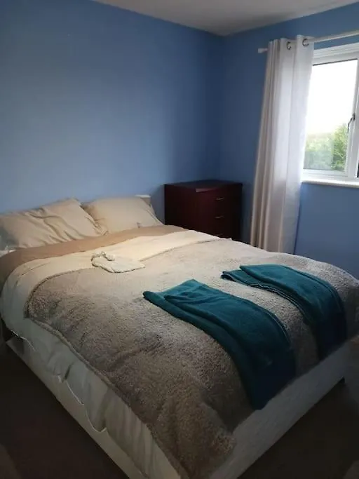 Apartment One Bed Flat, Bathroom, Living Room, Kitchen , Private Parking, 10 Mins To M5 Gloucester