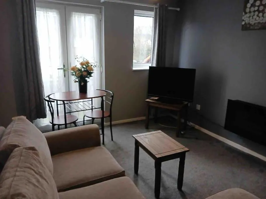 One Bed Flat, Bathroom, Living Room, Kitchen , Private Parking, 10 Mins To M5 Gloucester 0*,  United Kingdom