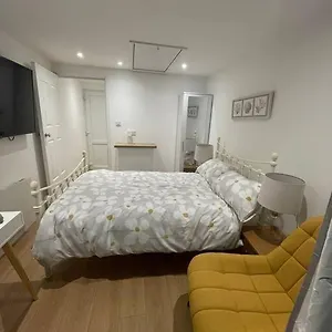 Apartment 1 Bedroom Guest Near Centre., Gloucester