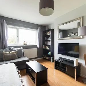 Apartment Chesterton Court, Gloucester